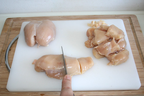 20 - Hähnchenbrust würfeln / Dice chicken breasts