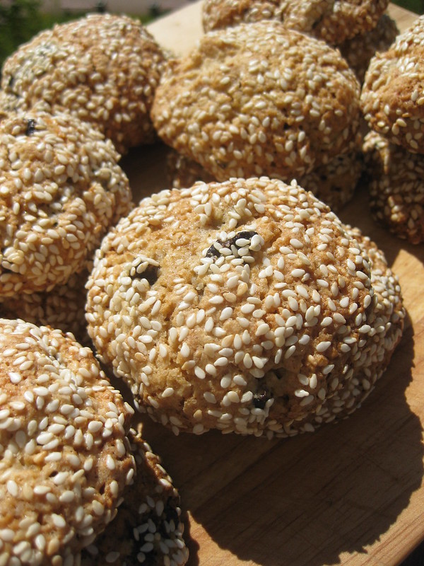 Oatmeal Cookies with Sesame and Prunes