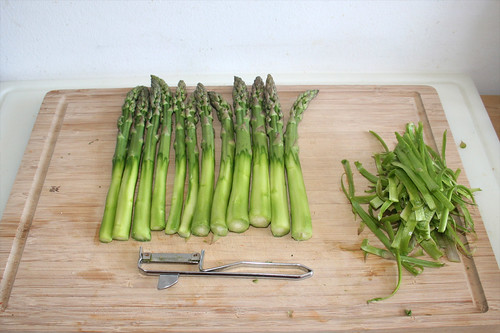 13 - Spargel schälen / Peel asparagus