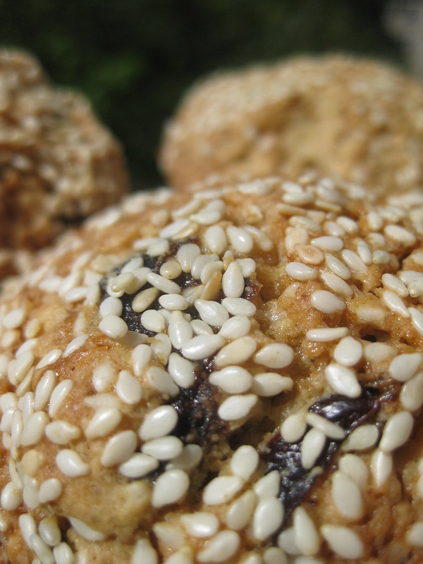 Oatmeal Cookies with Sesame and Prunes