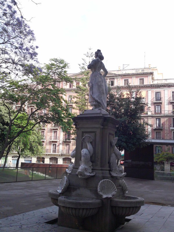 Plaça de la Vila de Madrid/ Via Sepulcral Romana