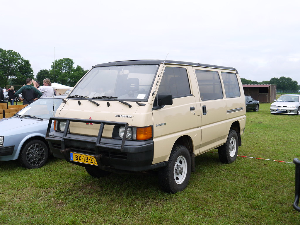 Mitsubishi L300 2.0 4WD Window Van 1987 Datum eerste