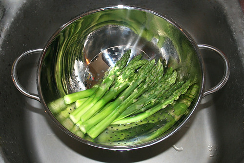 24 - Spargel abtropfen lassen / Drain asparagus