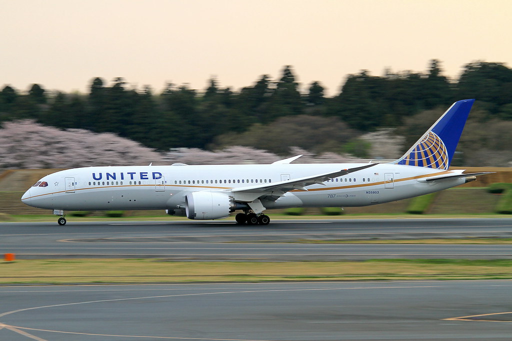 N35953 United Airlines Boeing 787-9 Dreamline