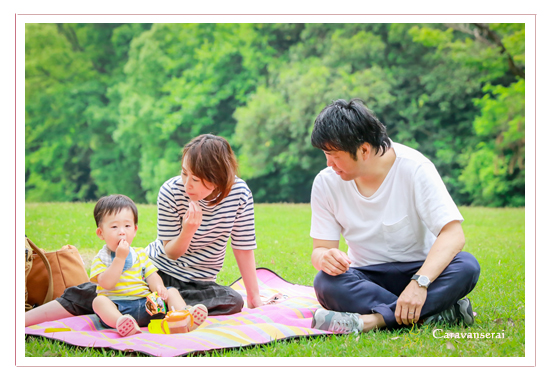 家族写真のロケーション撮影　森林公園（愛知県尾張旭市　名古屋市）撮り方　服装カジュアル　屋外　緑と一緒に　人気　オススメ　データ納品