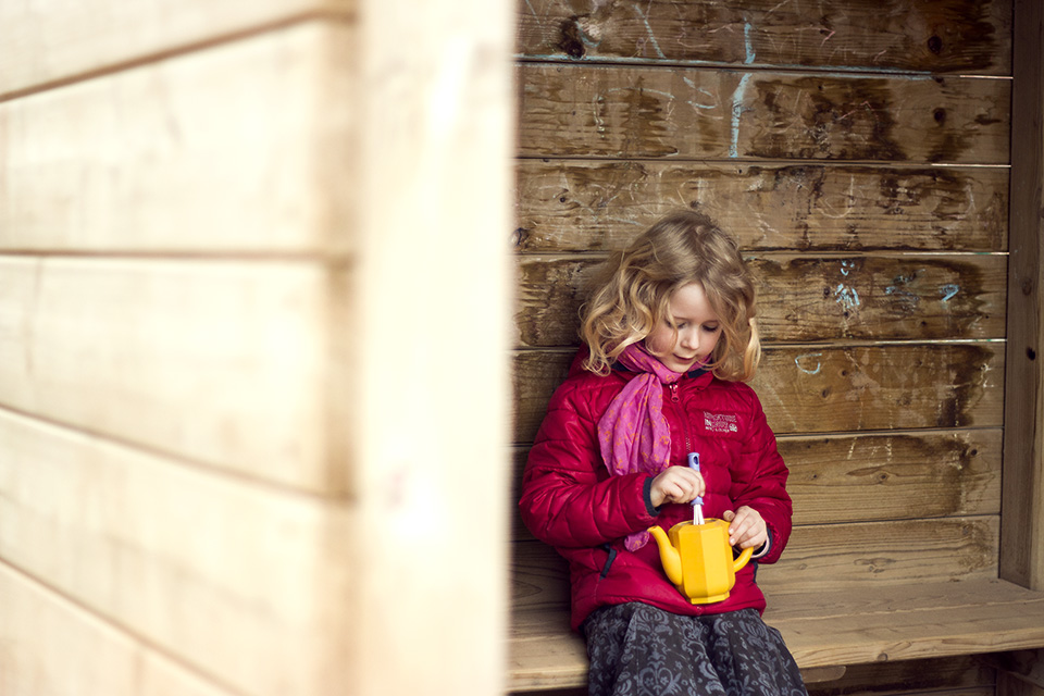 Portrait eines Kindes auf dem Spielplatz aufgenommen von Blickwinkel Fotografie Vanessa von Wieding in Emmerthal bei Hameln