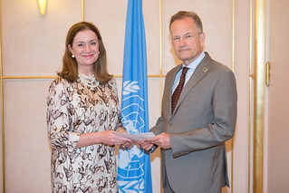 NEW PERMANENT REPRESENTATIVE OF THE NETHERLANDS PRESENTS CREDENTIALS TO THE DIRECTOR-GENERAL OF THE UNITED NATIONS OFFICE AT GENEVA