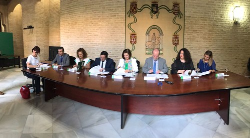 Junta, Diputación y ayuntamientos firman convenio por los recortes en dependencia