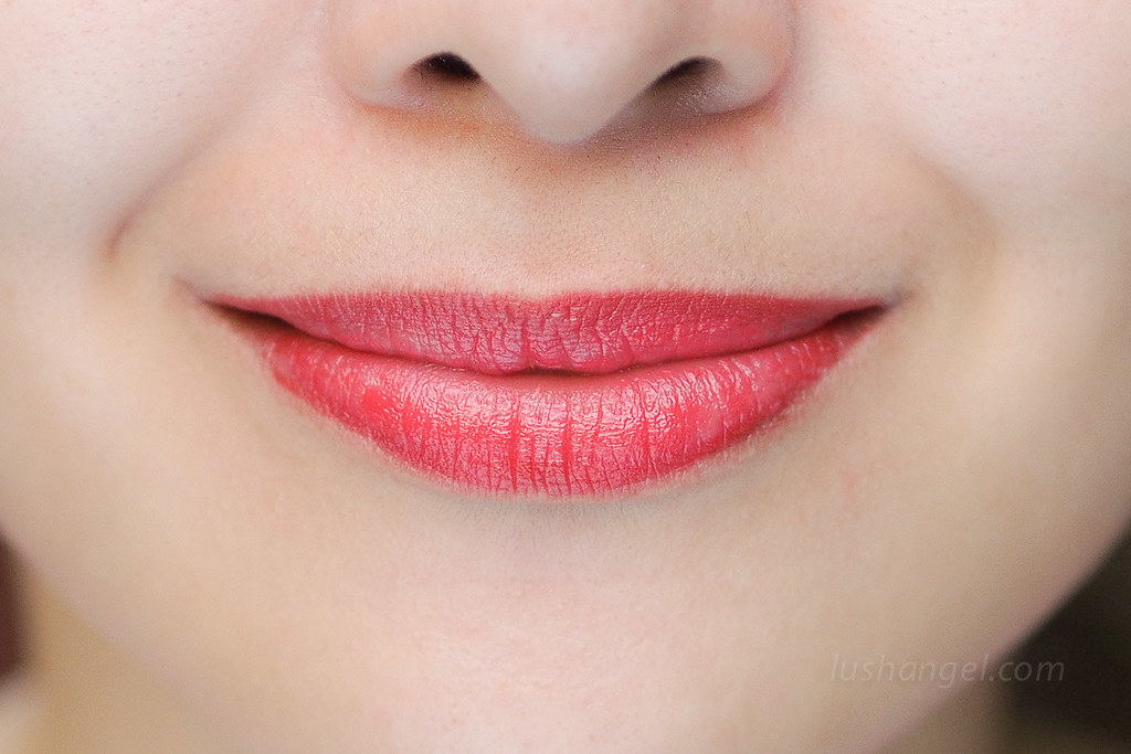 benefit-double-the-lip-revved-up-red-swatch
