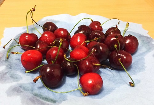 Cherries / Kirschen