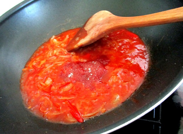 Tomato sauce & sugar