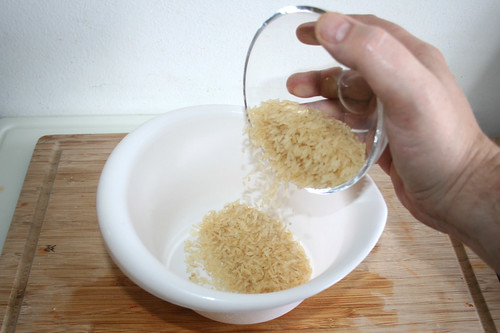 08 - Reis in Schüssel geben / Put rice in bowl