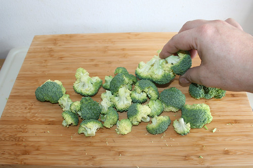 21 - Broccoli in Röschen zerteilen / Mince broccoli in florets