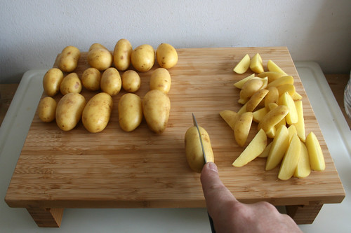 14 - Kartoffeln vierteln / Quarter potatoes