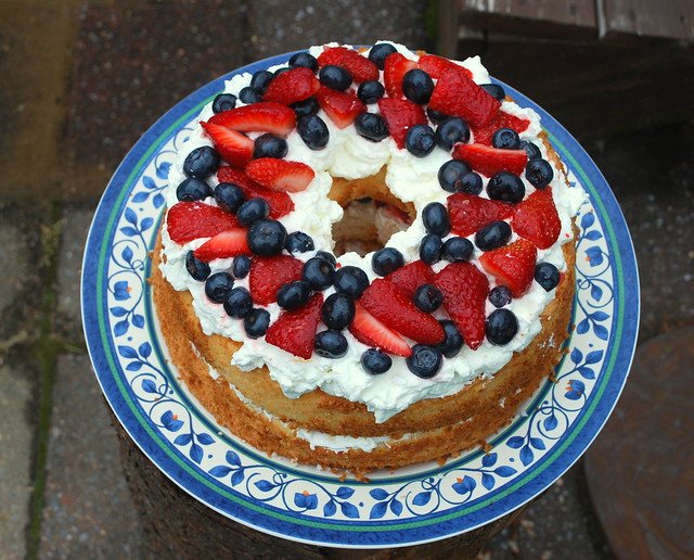 Angel Food Berry Cake (5) Blog