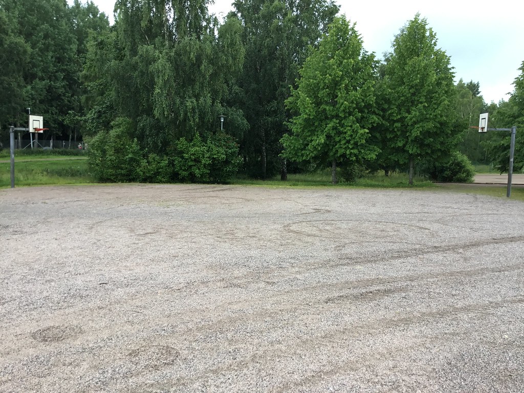 Picture of service point: Saarnilaakson koulu / Koripallokenttä