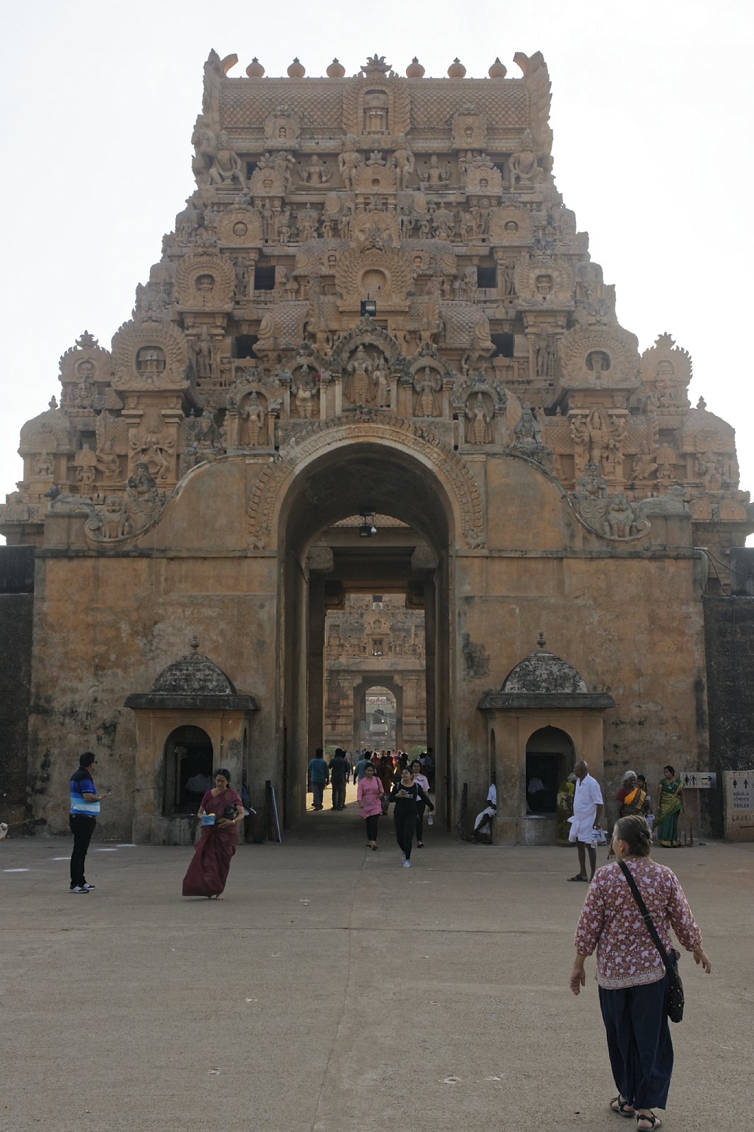 Premier gopuram du temple de Tanjore