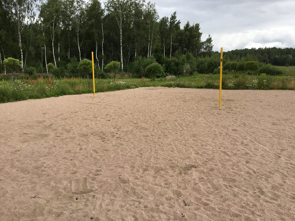 Picture of service point: Opinmäen koulu (school) / Beach volleyball court