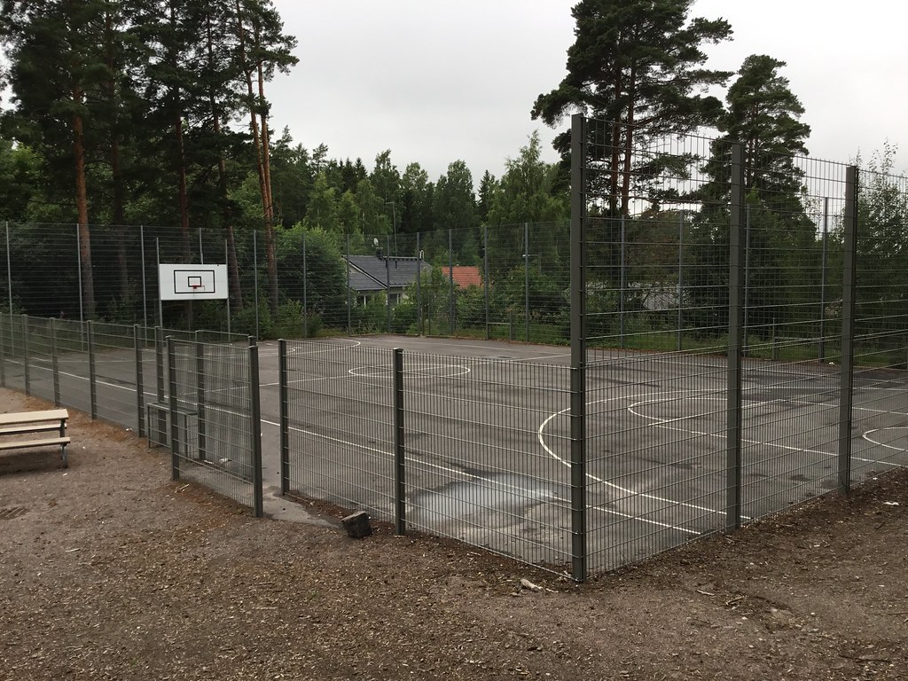 Picture of service point: Lintuvaaran koulu / Lähiliikuntapaikka