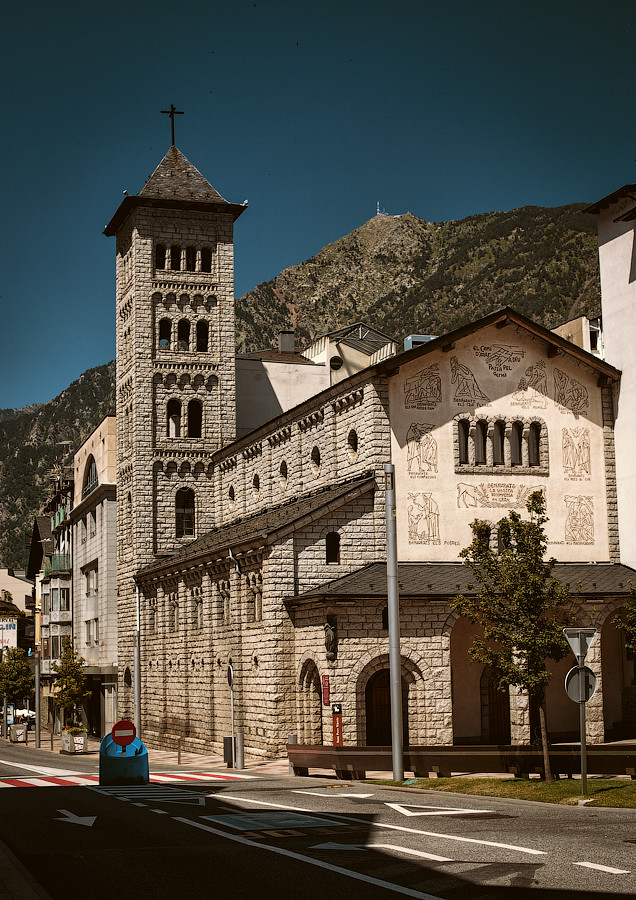 Достопримечательности Андорры летом: Церковь Сант Пере Мартир в Эскальдес-Энгордань