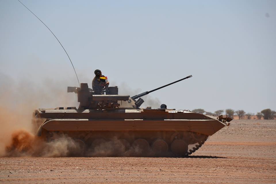 مدرعات القوات البرية الجزائرية [ BMP-2M Berezhok ]  - صفحة 5 36011982312_b94009abfa_o