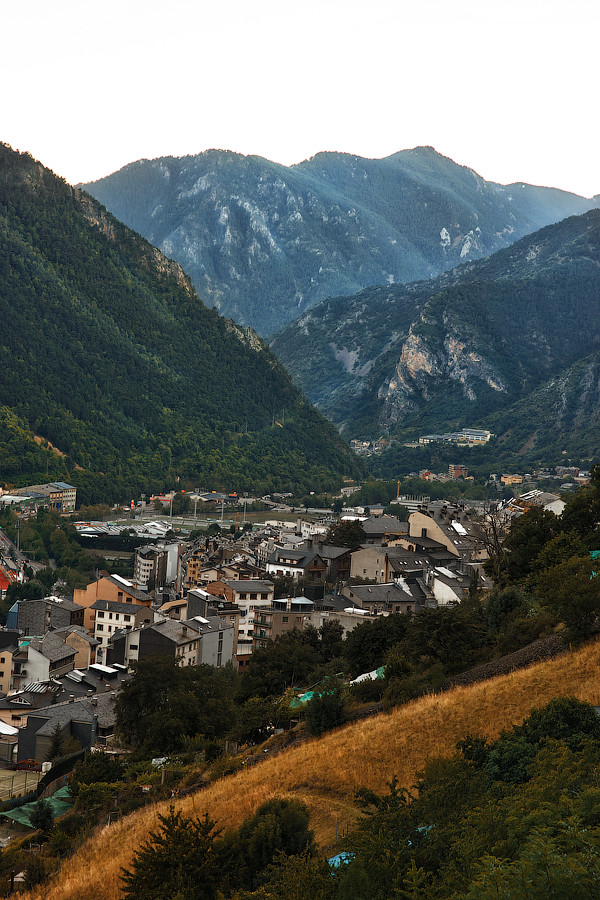 Панорама Андорра-Ла-Велья с обзорной площадки Rec-del-Sola