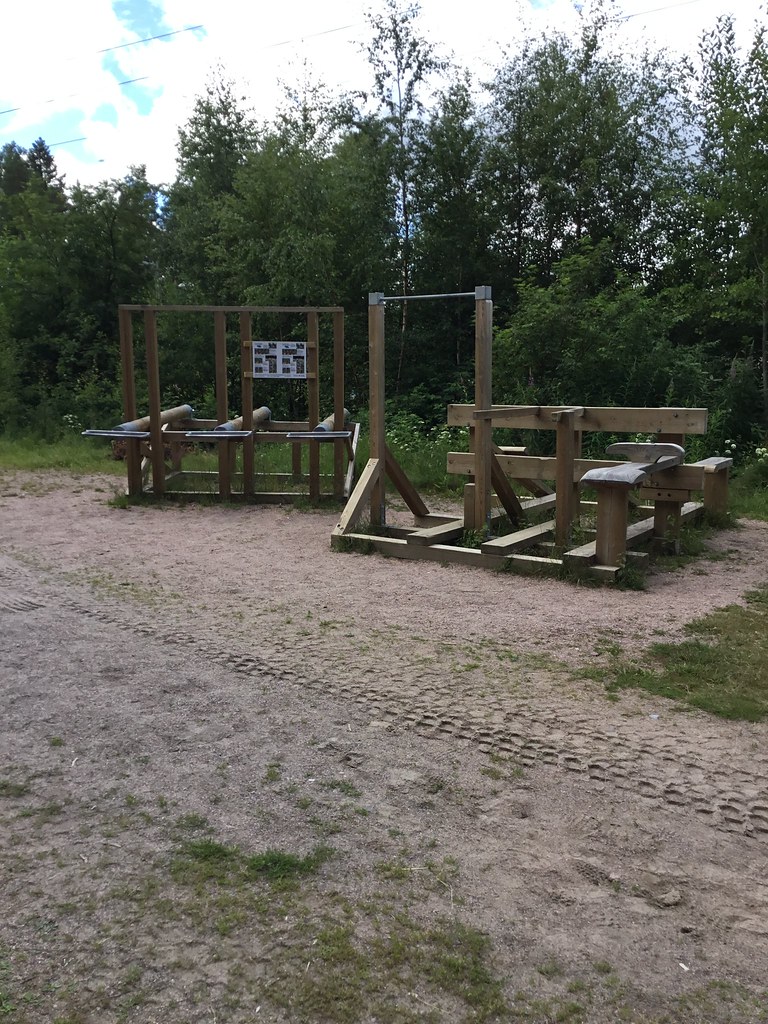 Picture of service point: Leppävaaran urheilupuisto / Ulkokuntoiluvälineet (Rastaala)