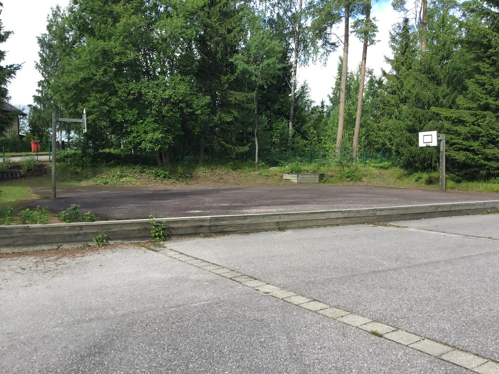 Picture of service point: Mankkaan koulu / Koripallokenttä