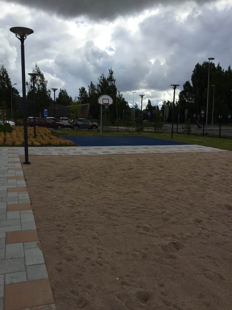 Picture of service point: Leppävaaran maauimala / Koripallokenttä