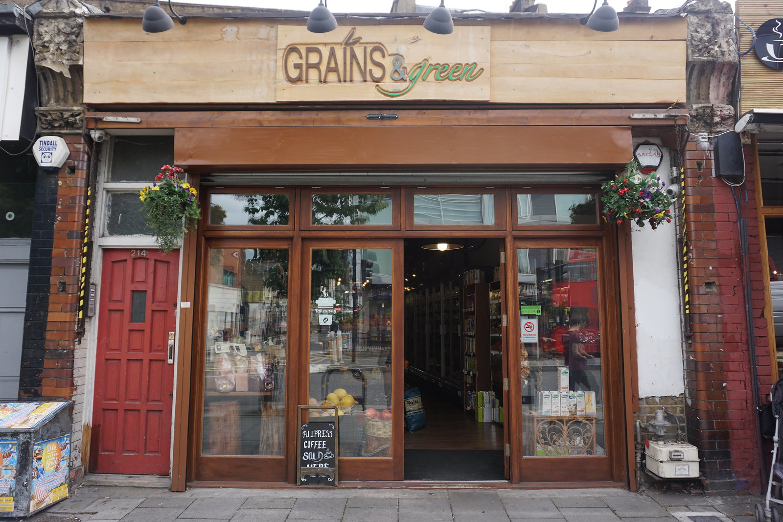 Grains & Greens gluten free friendly supermarket in Hackney | gluten free Broadway Market guide