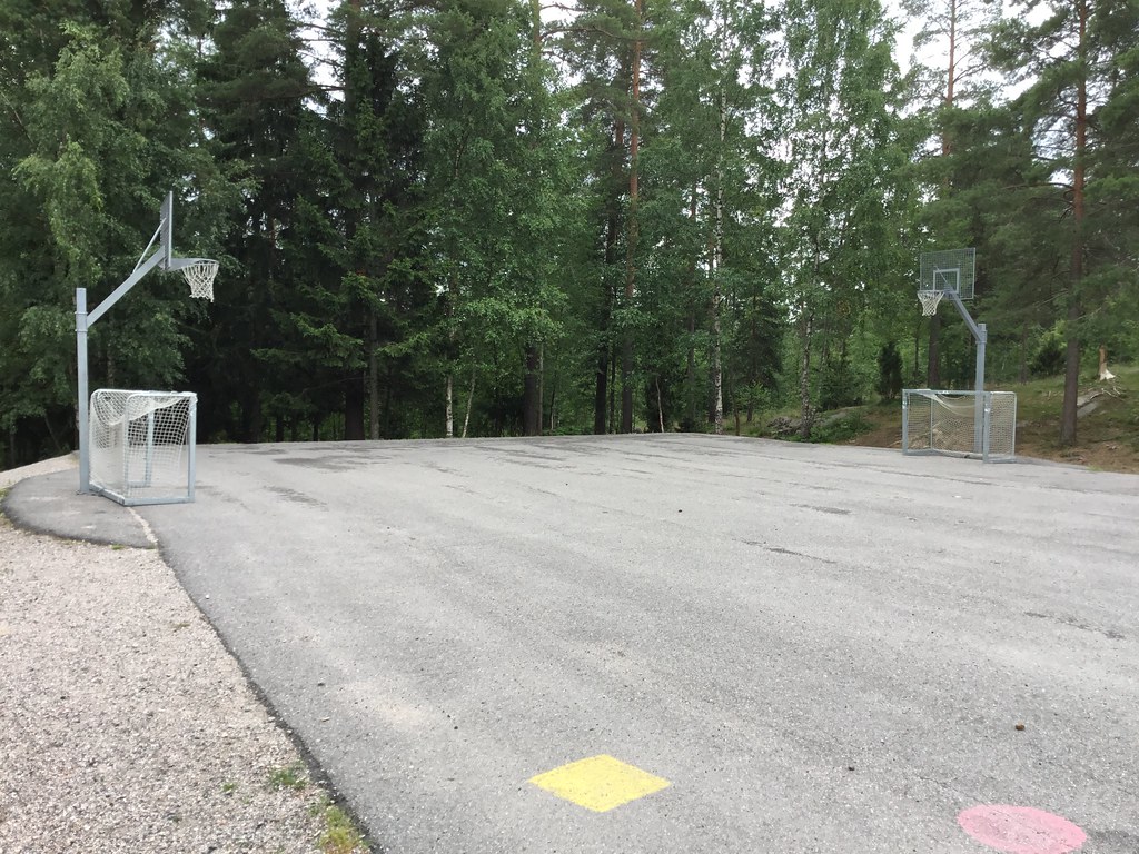 Picture of service point: Taavinkylän koulu / Koripallokenttä