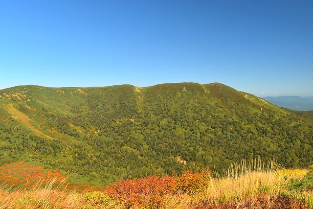 小畚山から眺める源太ヶ岳の稜線