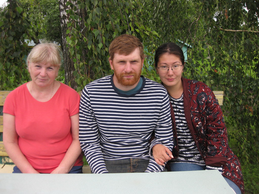 Отставнова (Копылова) Мария Андреевна с сыном Отставновым Евгением и его девушкой Татьяной
