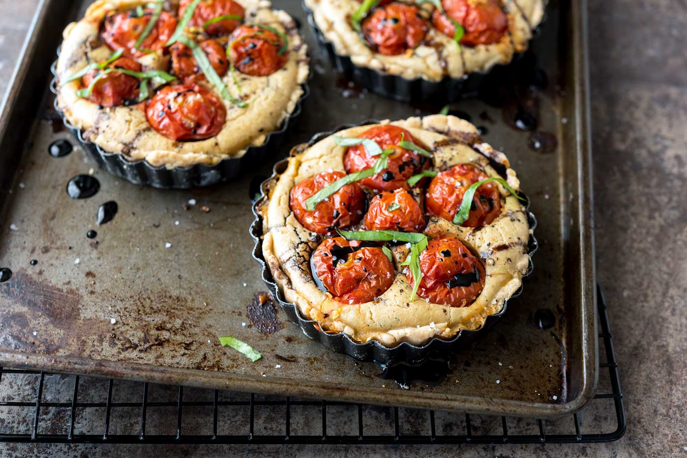 Creamy Tomato Basil Tartlets! Summer is coming to an end, so use up some of those tasty, garden-fresh tomatoes in these delicious, gluten-free, soy-free tartlets! #vegan #veganyackattack