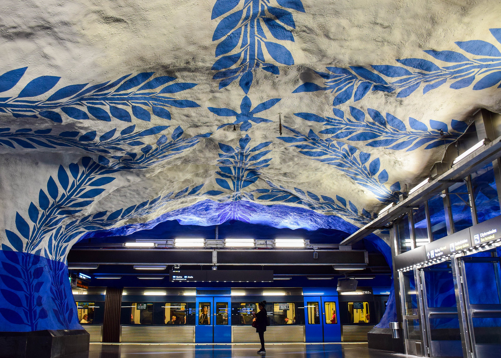Tips to see Stockholm subway art