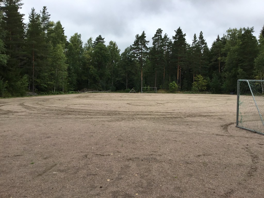 Picture of service point: Lahnuksen koulu / Hiekkakenttä