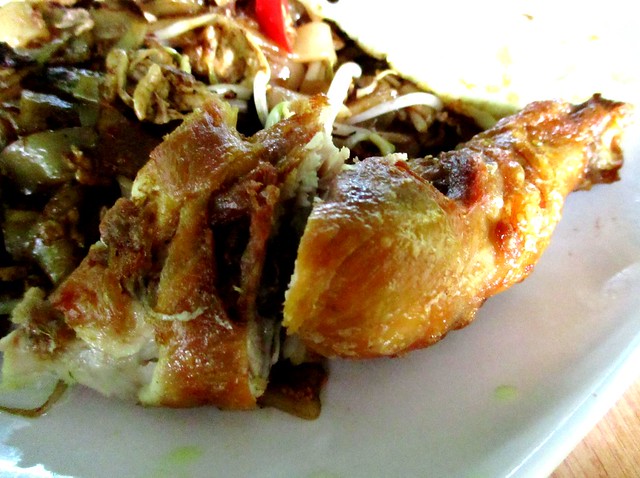 Sara Cafe fried kway teow, chicken drumstick