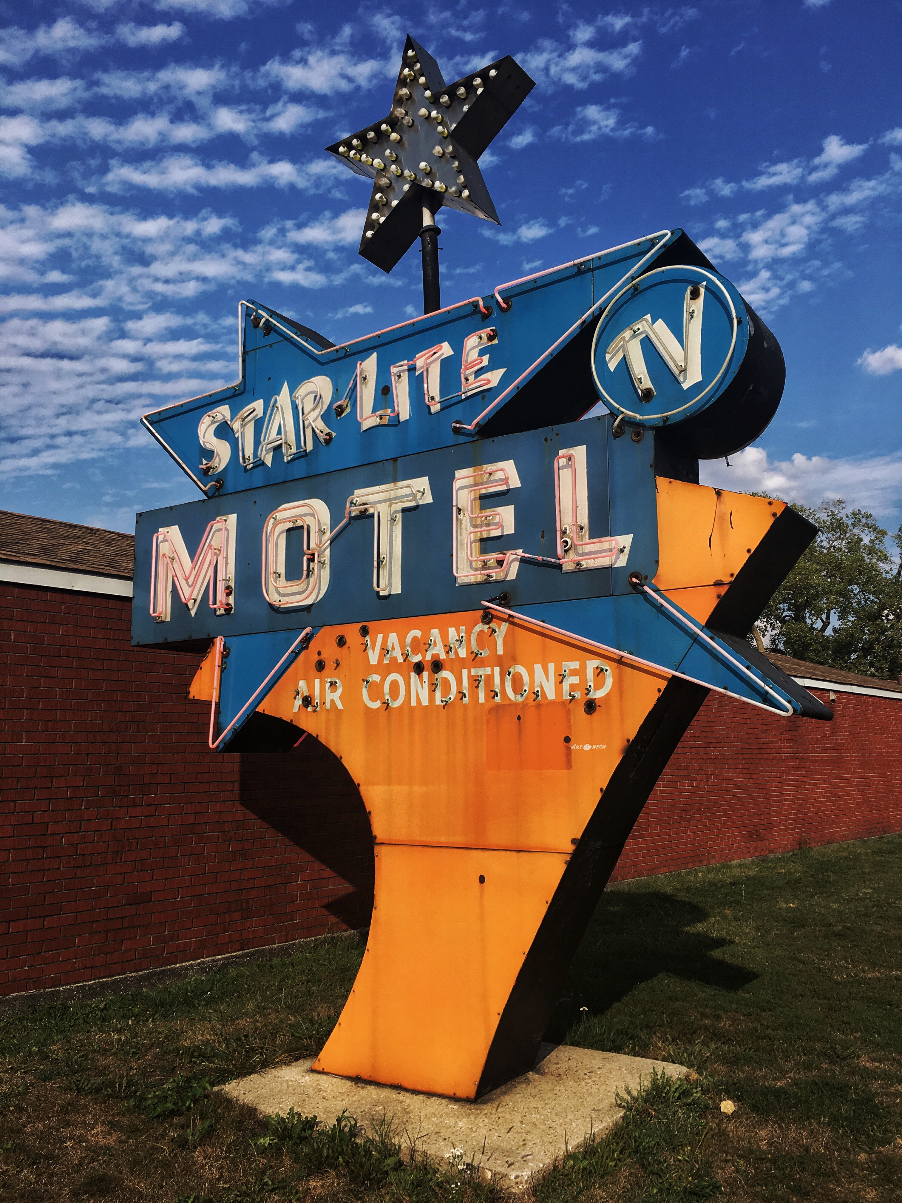 Star-Lite Motel - 466 West 162nd Street, South Holland, Illinois U.S.A. - September 26, 2017