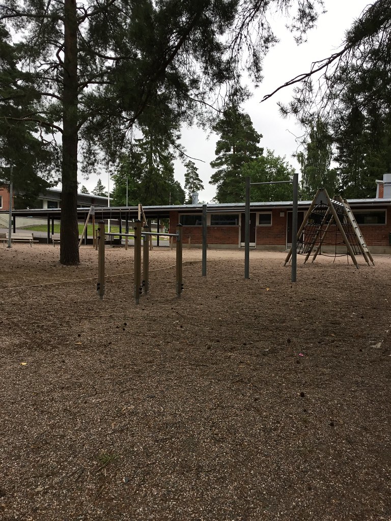 Picture of service point: Lintuvaaran koulu / Ulkokuntoiluvälineet