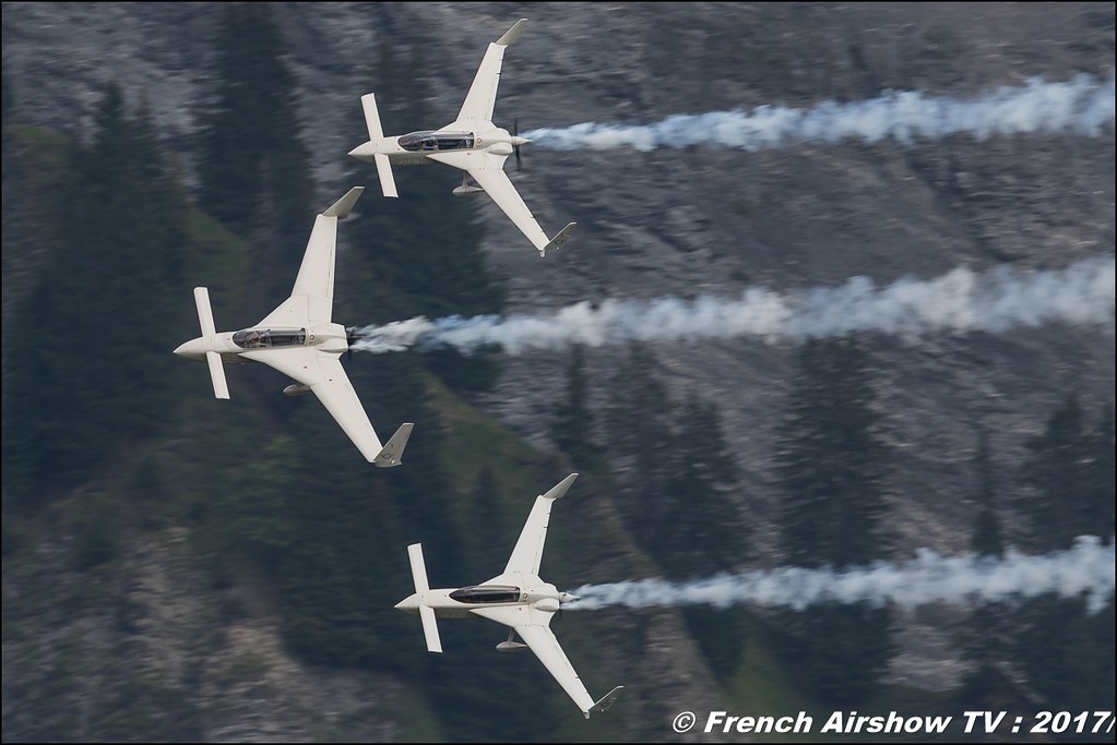Patrouille REVA, deux Acroez un Long-Eze 50ans d'Aviation Megeve 2017 - altiport de Megève , Haute-Savoie, Auvergne-Rhône-Alpes , Meeting Aerien 2017