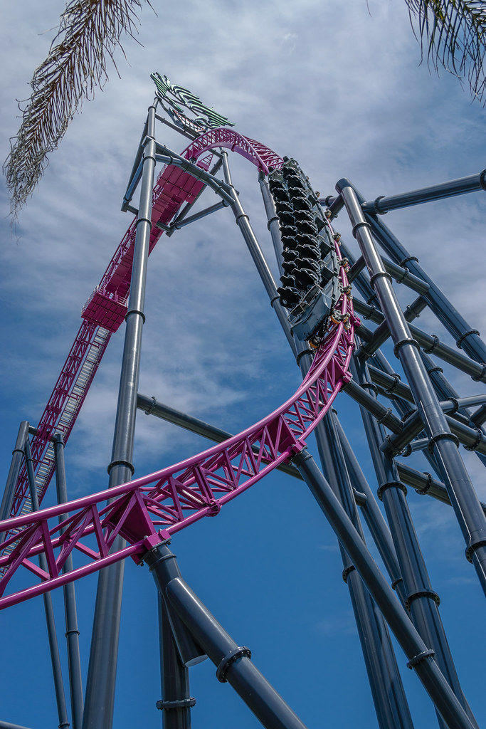 DC Rivals 2 Photos of the new DC Rivals hypercoaster at W… Flickr