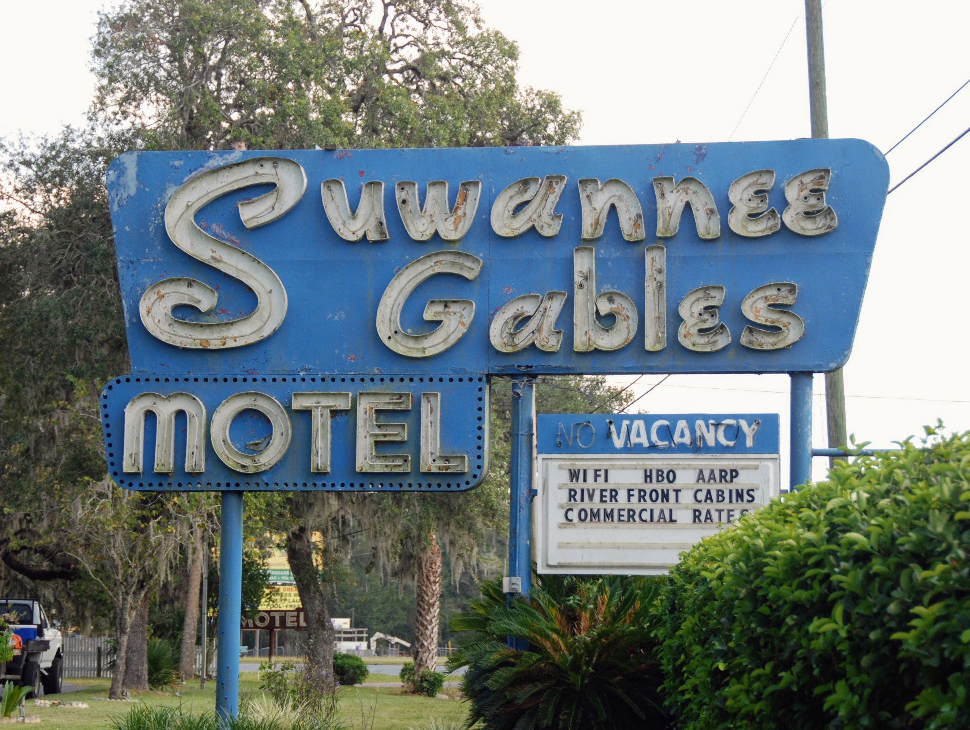 Suwannee Gables Motel and Marina - 27659 SE Highway 19, Old Town, Florida U.S.A. - September 28, 2017