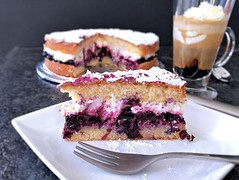  Blueberry and cream sponge cake 
