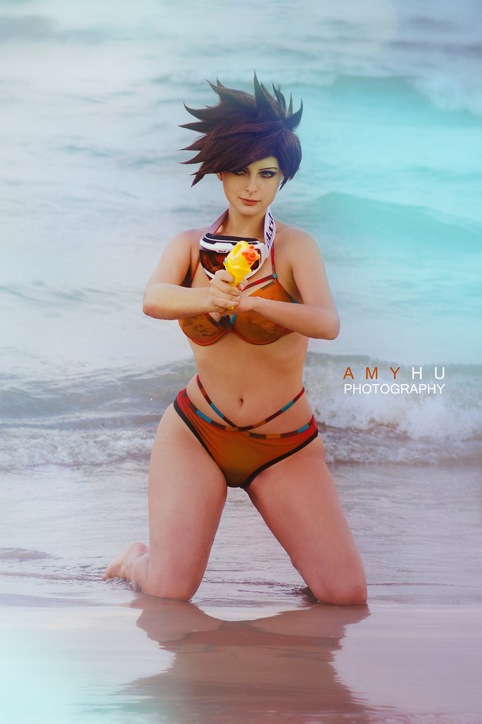 Tracer  Overwatch Swimsuit Version  Amy Hu  Flickr-5574