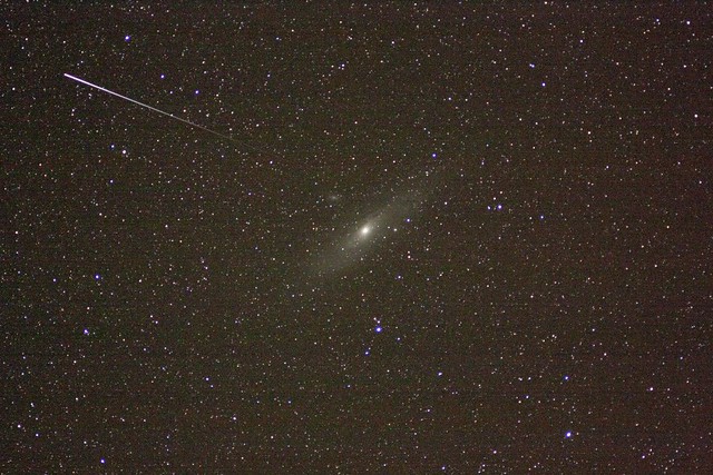 VCSE - Műholdnyom az M31 mellett - Mikics Károlx