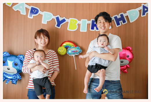 双子の1才のバースデーフォト　誕生日記念　バースデーケーキ　自宅へ出張撮影　家族写真　愛知県瀬戸市　