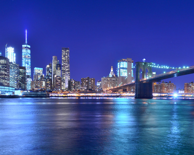 Nueva York iluminado en la noche
