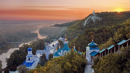 Святогорская Лавра — одно из самых популярных фотомест Украины