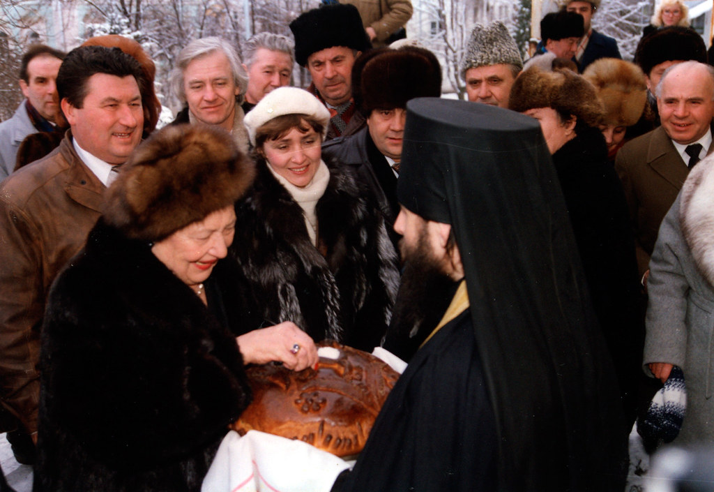 Встреча в Святых Горах Великой княгини Л.Г.Романовой. 2 февраля 1994 г.