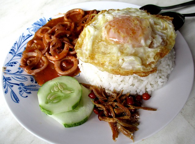 Bateras Food Court sambal sotong nasi lemak
